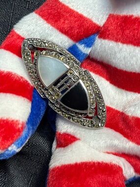 Marcasite brooch pin onyx mop vintage